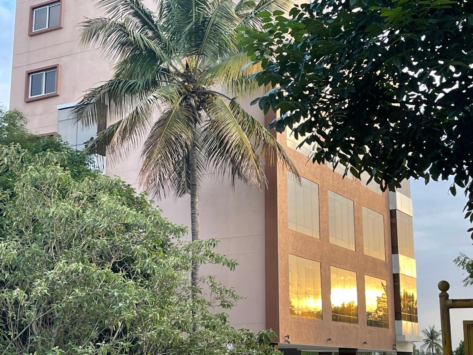 Hotel Aashraya Dod Jala Luaran gambar